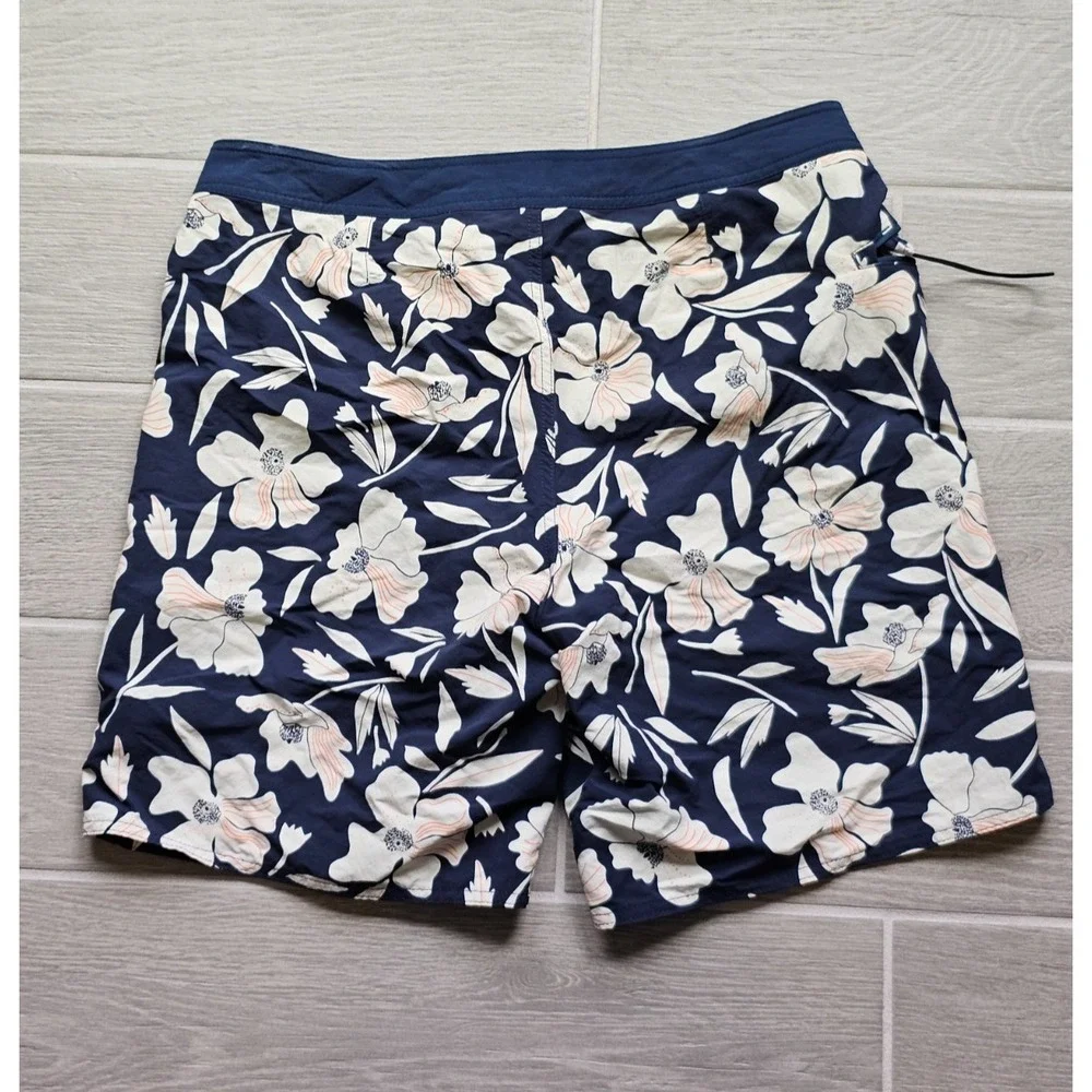 Patagonia Wavefarer Boardshorts Mens 19in Navy Floral Swim Trunks Size 34